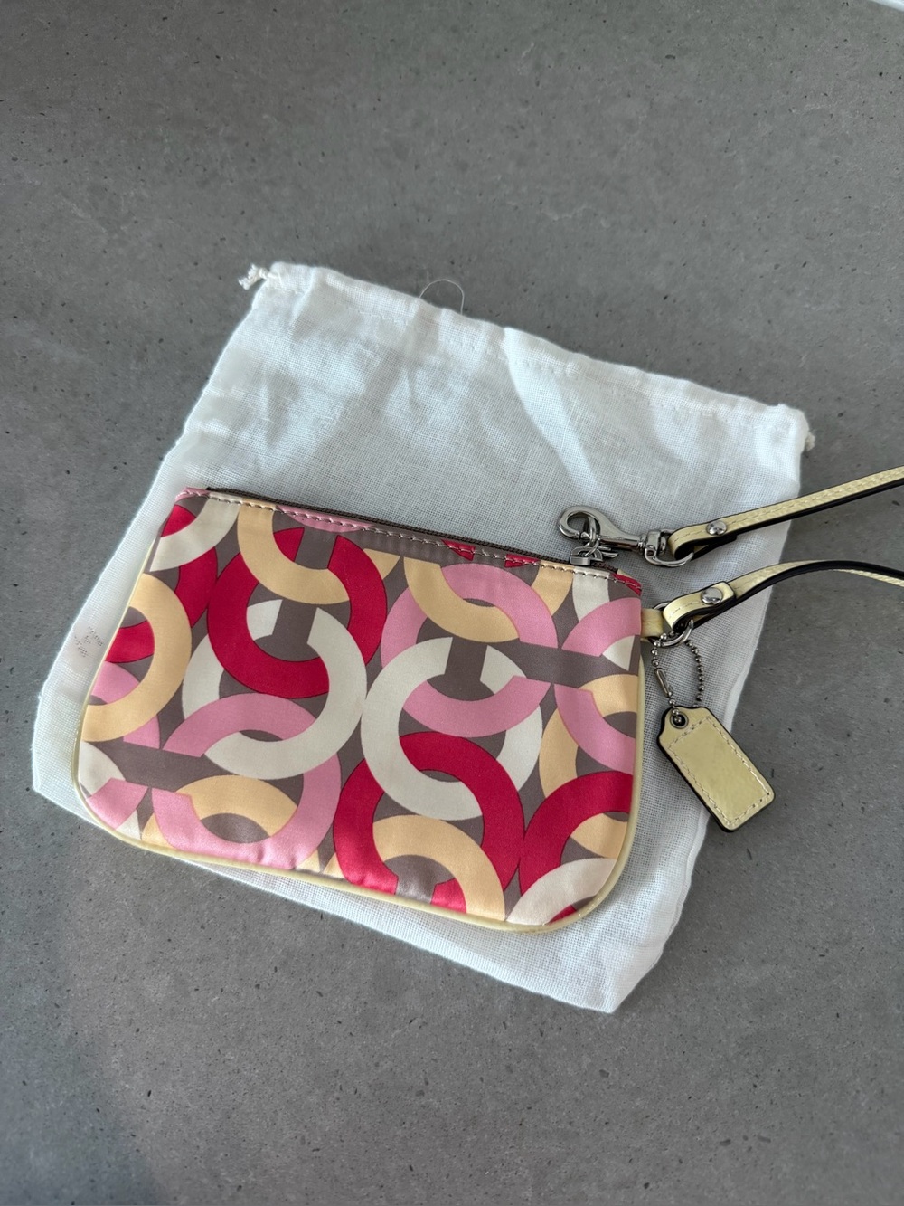 Coach Pink Multi Signature Pattern Wristlet Clutch with dust bag - Picture 3 of 7